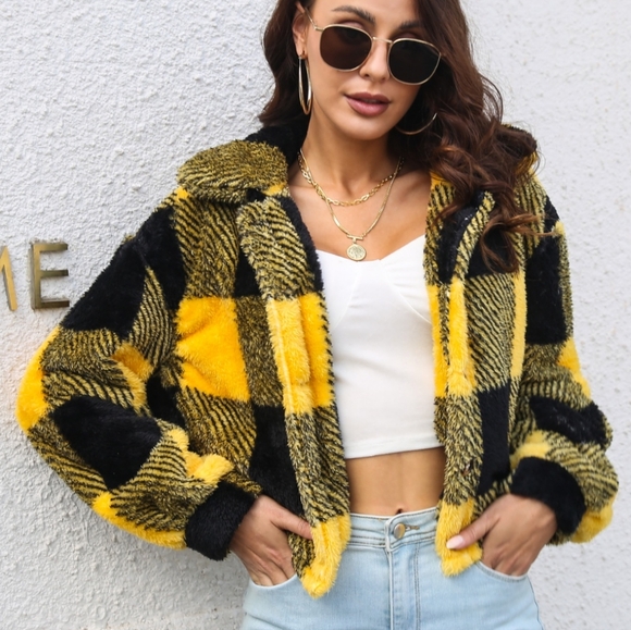 Classic Plaid Buttoned Jacket - Picture 2 of 6